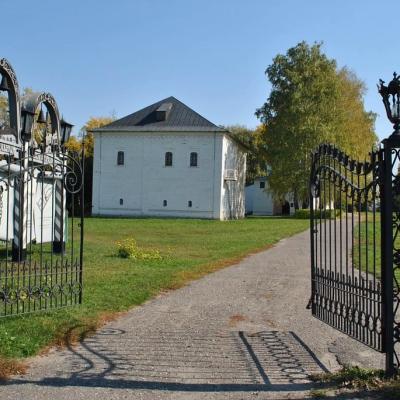 Центральный вход в музей-усадьбу Радищевых.